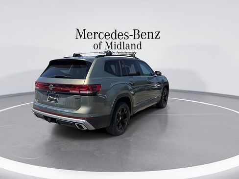 Used 2024 Volkswagen Atlas Peak Edition SE AWD/4WD image 8
