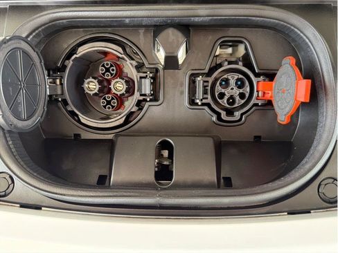 Used 2025 Nissan Leaf S FWD image 29
