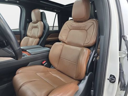 Certified 2024 Lincoln Navigator L Reserve AWD/4WD image 12