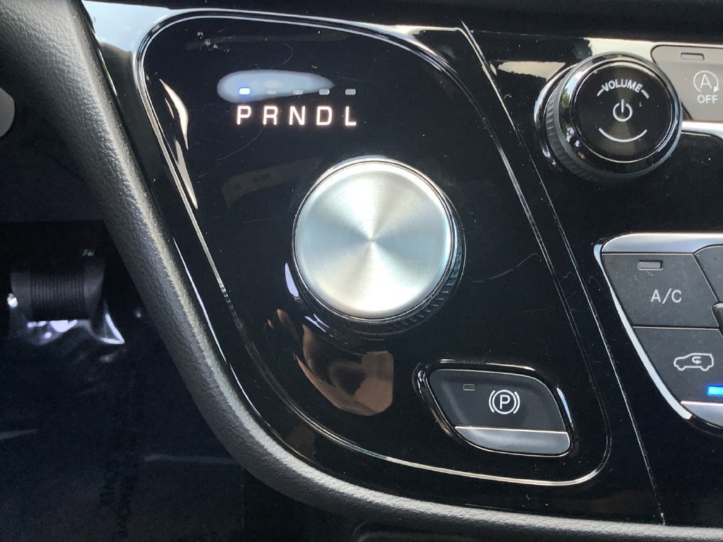 Used 2025 Chrysler Pacifica Select FWD image 23