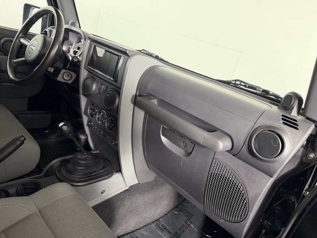 Used 2007 Jeep Wrangler Rubicon w/ Dual Top Group AWD/4WD image 21