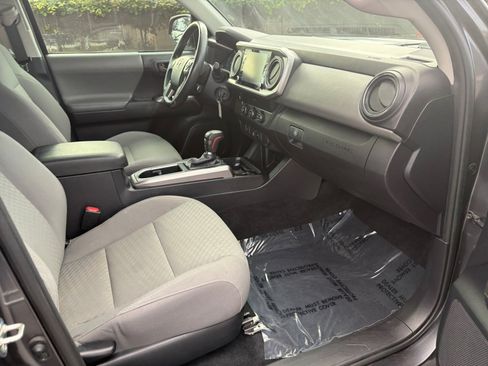 Used 2020 Toyota Tacoma SR5 RWD image 28