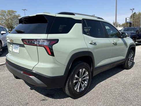 Used 2025 Chevrolet Equinox LT w/ Convenience Package II image 3