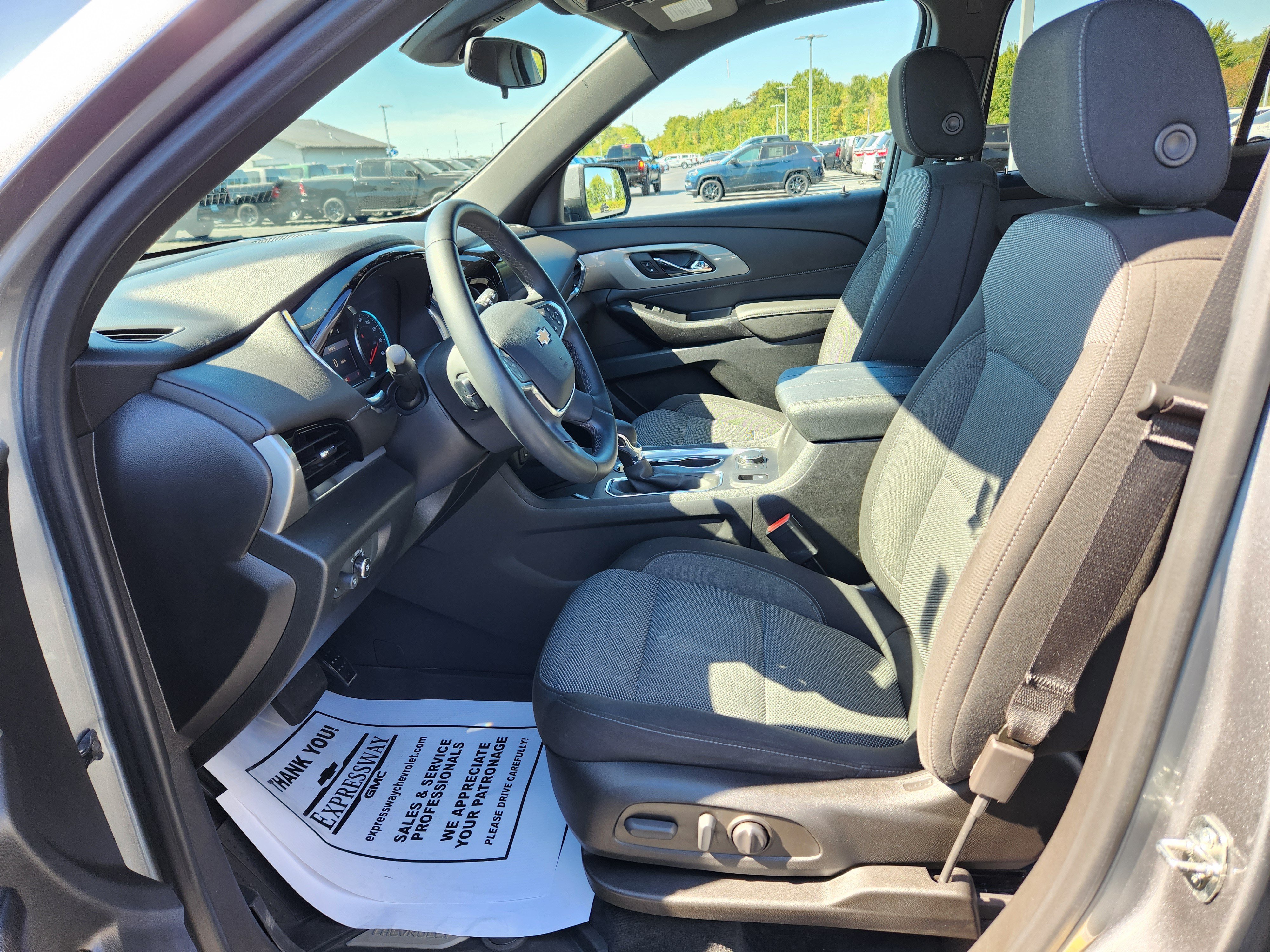 Used 2023 Chevrolet Traverse LT FWD image 13