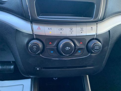 Used 2017 Dodge Journey SE w/ Flexible Seating Group FWD image 17