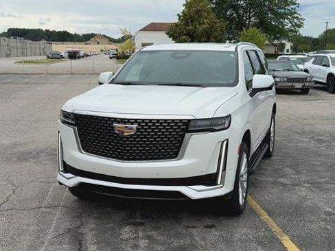 Used 2021 Cadillac Escalade Luxury AWD/4WD image 3