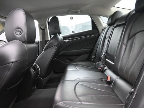 Used 2018 Buick LaCrosse Essence image 11