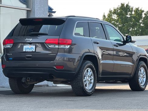 Used 2019 Jeep Grand Cherokee Laredo image 3