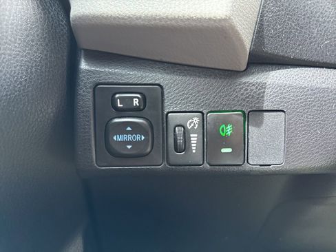 Used 2014 Toyota Corolla LE image 16