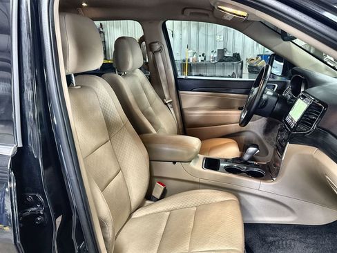 Used 2022 Jeep Grand Cherokee Laredo E w/ Security & Convenience Group AWD/4WD image 31