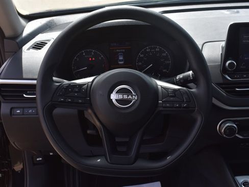 Used 2025 Nissan Altima 2.5 S FWD image 16