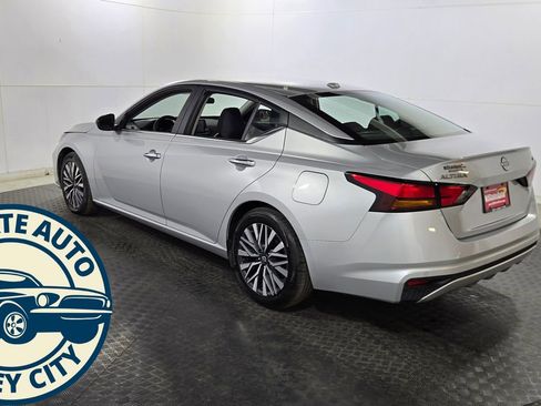 Used 2024 Nissan Altima 2.5 SV image 5