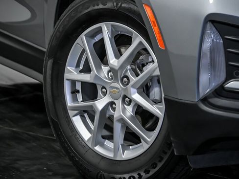 Used 2023 Chevrolet Equinox LT FWD image 3