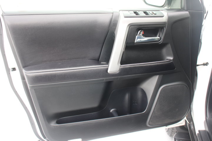 Used 2016 Toyota 4Runner SR5 AWD/4WD image 12