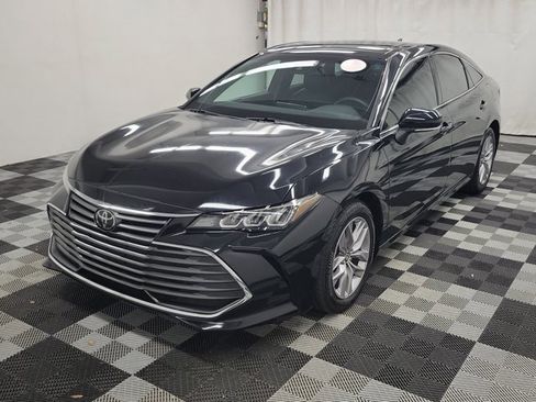 Used 2022 Toyota Avalon XLE image 3