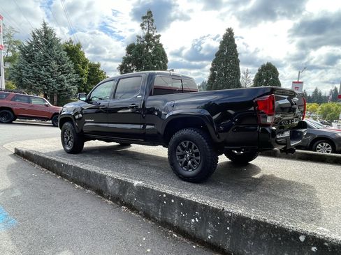 Certified 2023 Toyota Tacoma SR5 AWD/4WD image 5