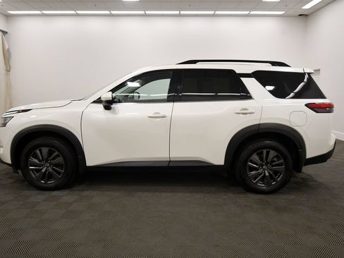 Used 2022 Nissan Pathfinder SV w/ SV Premium Package AWD/4WD image 4