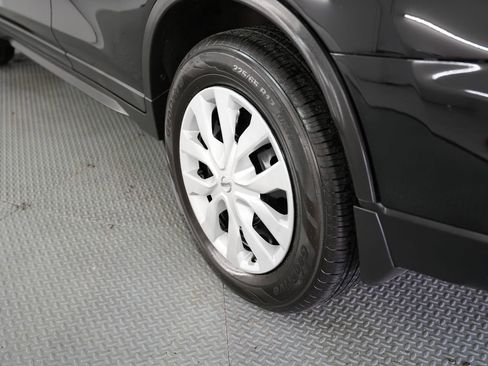 Used 2020 Nissan Rogue S FWD image 57