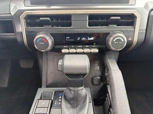 Used 2025 Toyota Tacoma SR5 AWD/4WD image 23