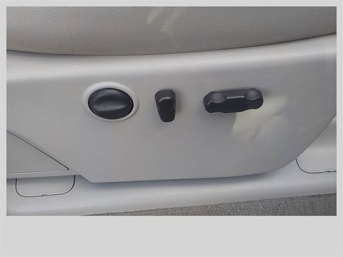 Used 2009 GMC Sierra 3500 SLT w/ SLT Convenience Package image 30