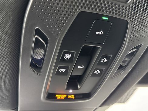 Used 2025 Porsche Macan Electric image 31