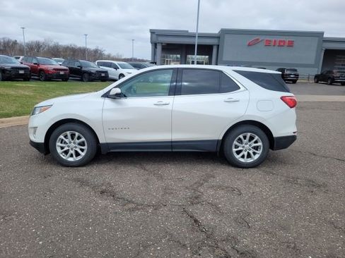Used 2019 Chevrolet Equinox LT image 2