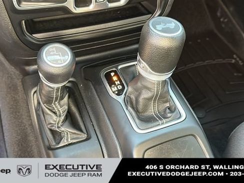 Used 2022 Jeep Wrangler Unlimited Sahara w/ Cold Weather Group AWD/4WD image 17