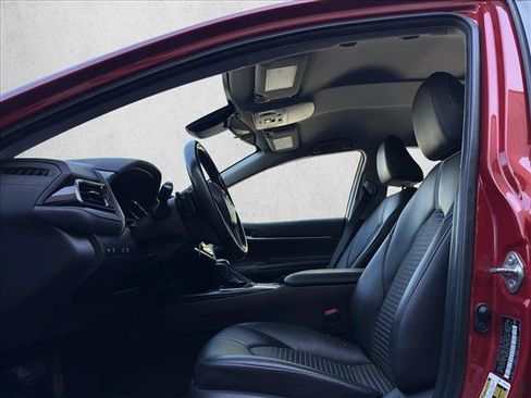 Used 2020 Toyota Camry SE FWD image 12