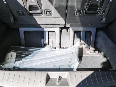 Certified 2026 Kia Carnival FWD image 25