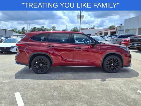 Used 2023 Toyota Highlander XSE FWD image 5