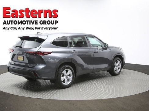 Used 2024 Toyota Highlander LE image 42