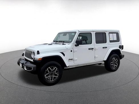 Used 2025 Jeep Wrangler Unlimited Sahara AWD/4WD image 9