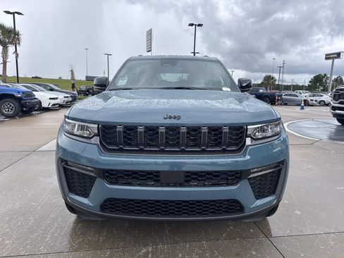 New 2026 Jeep Grand Cherokee L Limited w/ Limited Altitude Package AWD/4WD image 2
