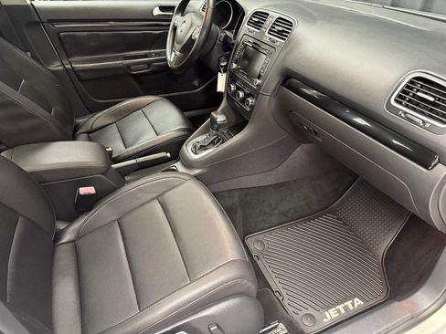 Used 2011 Volkswagen Jetta SE image 22