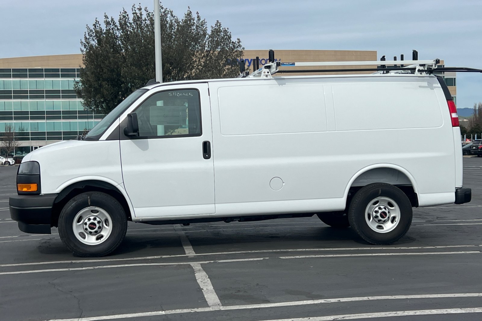 New 2025 GMC Savana 2500 w/ Driver Convenience Package RWD image 7