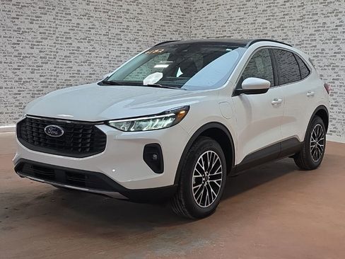 New 2026 Ford Escape SE w/ Class II Trailer Tow Package FWD image 3
