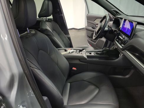 Used 2025 Toyota Grand Highlander AWD Hybrid image 25