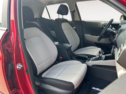 Used 2025 Hyundai Venue SEL FWD image 25