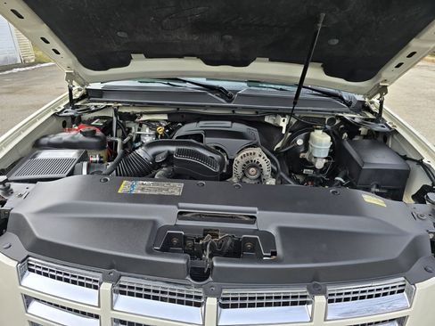 Used 2008 Cadillac Escalade AWD image 9