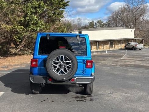 Used 2024 Jeep Wrangler Sahara w/ Safety Group image 13