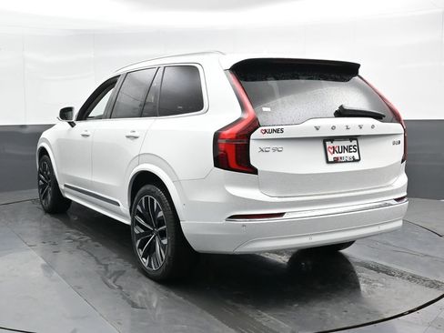 New 2025 Volvo XC90 B5 Plus w/ Protection Package Premier image 9