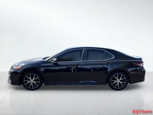 Certified 2022 Toyota Camry SE FWD image 2