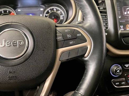 Used 2016 Jeep Cherokee Limited image 19