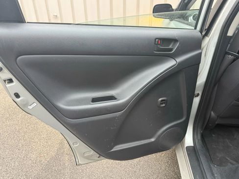 Used 2004 Pontiac Vibe w/ Moon And Tunes Value Package image 18