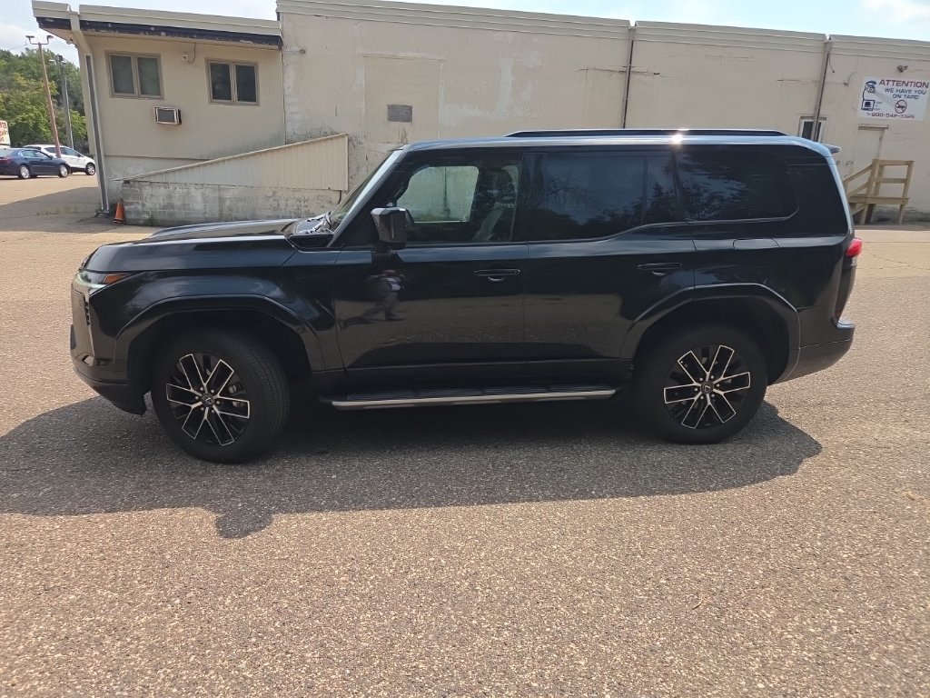 Used 2024 Lexus GX 550 w/ Accessory Package (2T) AWD/4WD image 4