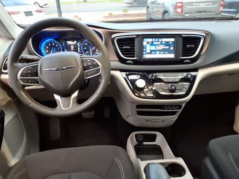 Used 2023 Chrysler Voyager LX FWD image 15