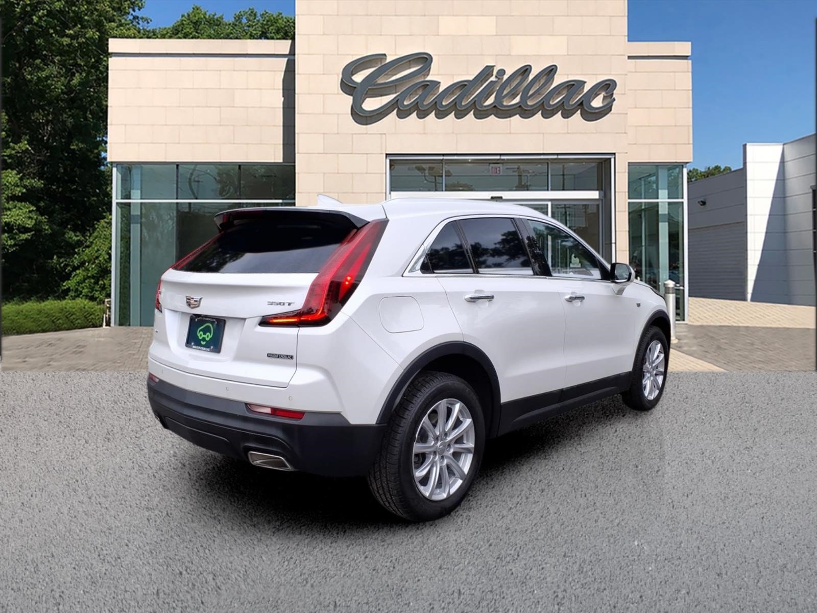 Certified 2022 Cadillac XT4 Luxury w/ Cold Weather Package AWD/4WD image 5