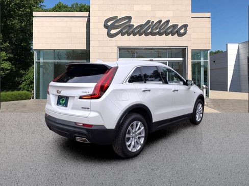 Certified 2022 Cadillac XT4 Luxury w/ Cold Weather Package AWD/4WD image 5