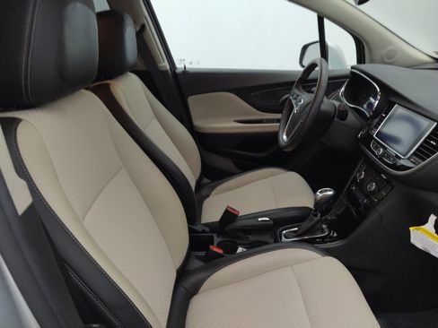 Used 2021 Buick Encore Preferred w/ Safety Package II image 21