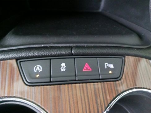 Used 2023 GMC Acadia SLE image 24